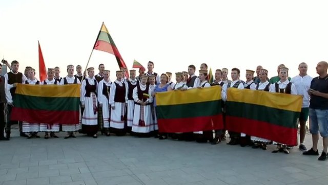 Pasigrožėkite: lietuviai visame pasaulyje giedojo „Tautišką Giesmę“