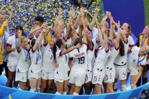 Amerikietės pasaulio futbolo čempionių titulą iškovojo ketvirtą kartą