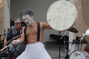 „Šermukšnio“ uogos – šokiai ant ugnies, kaukų šėlsmas, prisvilę blynai, būgnai ir gražuolių maudynės