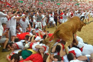 Pamplonoje antrą San Fermino festivalio dieną buliai subadė nepilnametį