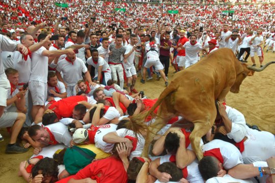Pamplonoje antrą San Fermino festivalio dieną buliai subadė nepilnametį