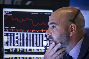 Sujudimas rinkose – Europos indeksai traukia žemyn, pinga bankų akcijos