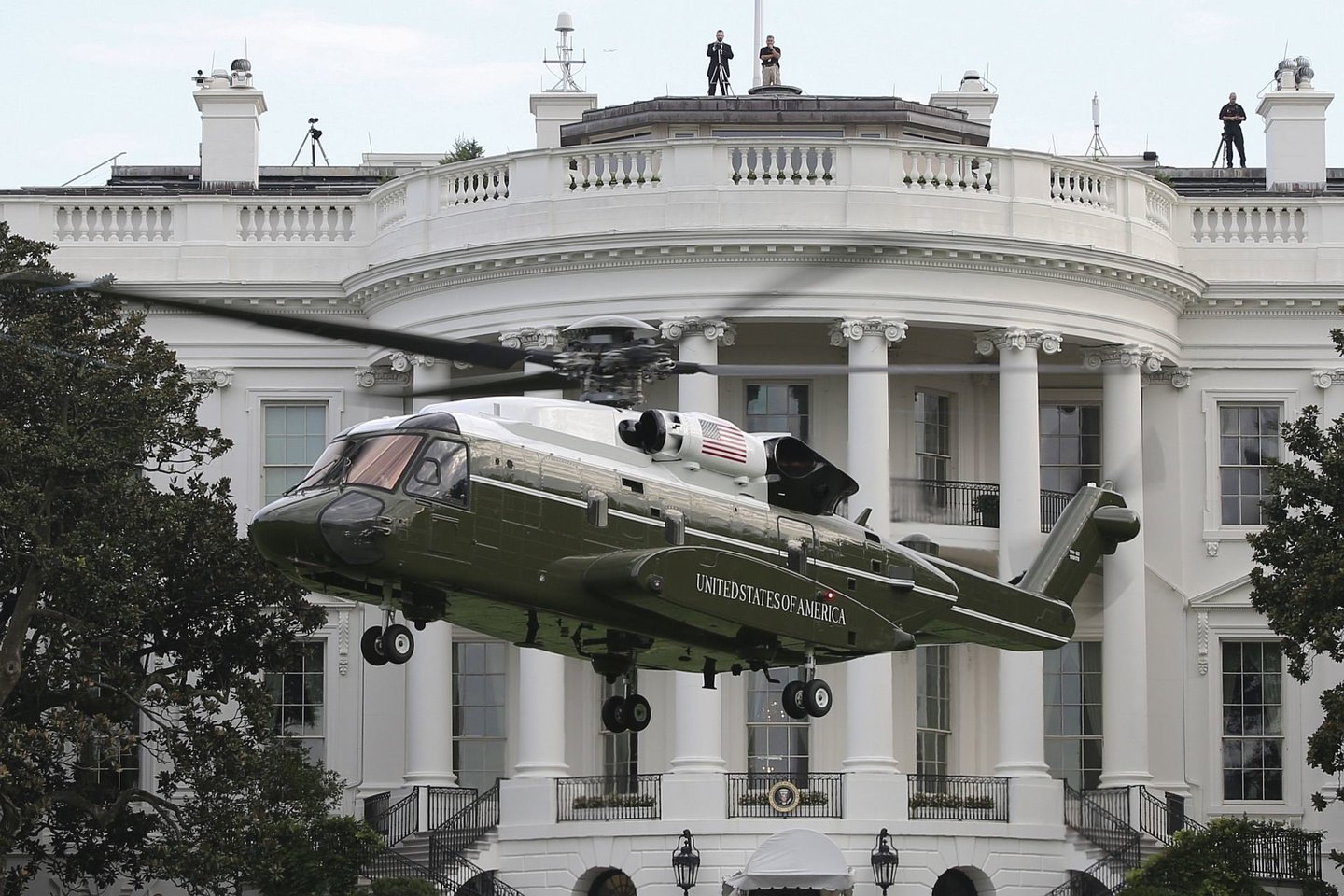 JAV laivynas pasirašė sutartį su sraigtasparnių gamintoju „Sikorsky“ dėl naujų prezidentinių sraigtasparnių VH-92A pirkimo.<br> Wikimedia commons
