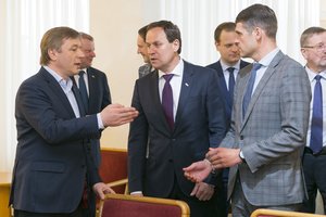 Koalicijos sutartis ne tik dėl stabilumo: valdantieji tiesia sau kelią į kitų metų Seimo rinkimus