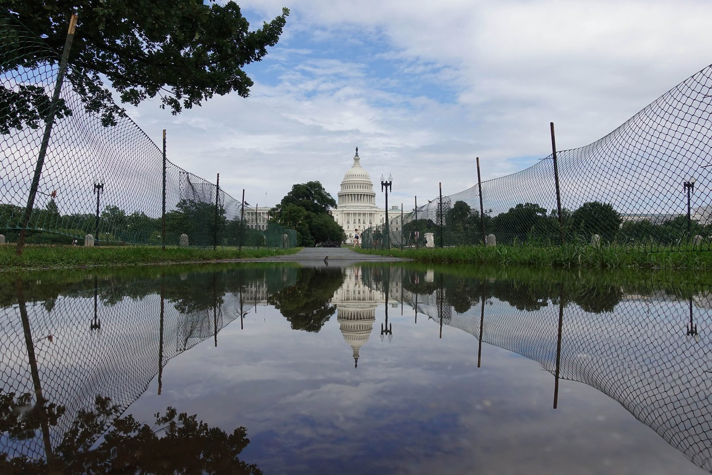  Pirmadienio ryte Vašingtone ir jo apylinkėse per vieną valandą iškrito 10 mm kritulių, t. y. mėnesio lietaus norma.<br> SIPA/Scanpix nuotr.