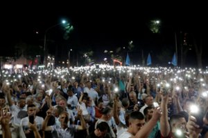 Albanijos parlamentarai pradeda tyrimą, siekdami inicijuoti apkaltą prezidentui