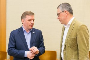 V. Bakas paliko valstiečių frakciją: ranką tiesia G. Landsbergis, pasisakė ir R. Karbauskis