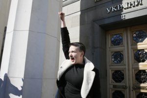 Ukrainos didvyrė N. Savčenko kelia savo kandidatūrą kitoje fronto pusėje