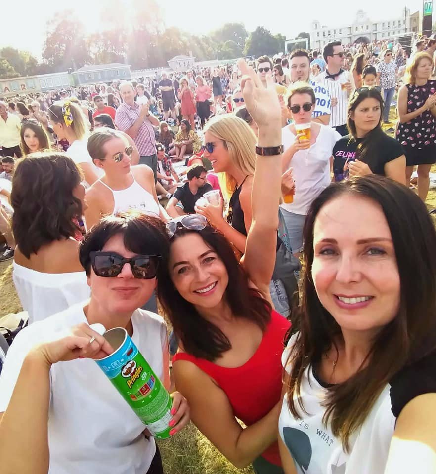 Irma Jurgelevičiūtė su bičiulėmis šėlo muzikos festivalis „British Summer Time“.<br> Socialinio tinklo nuotr.