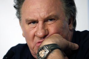Rusiją šlovinęs G. Depardieu įklimpo – prancūzą mausto, kas tik netingi