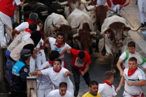 Pamplonoje per bėgimą su buliais sužeisti šeši žmonės