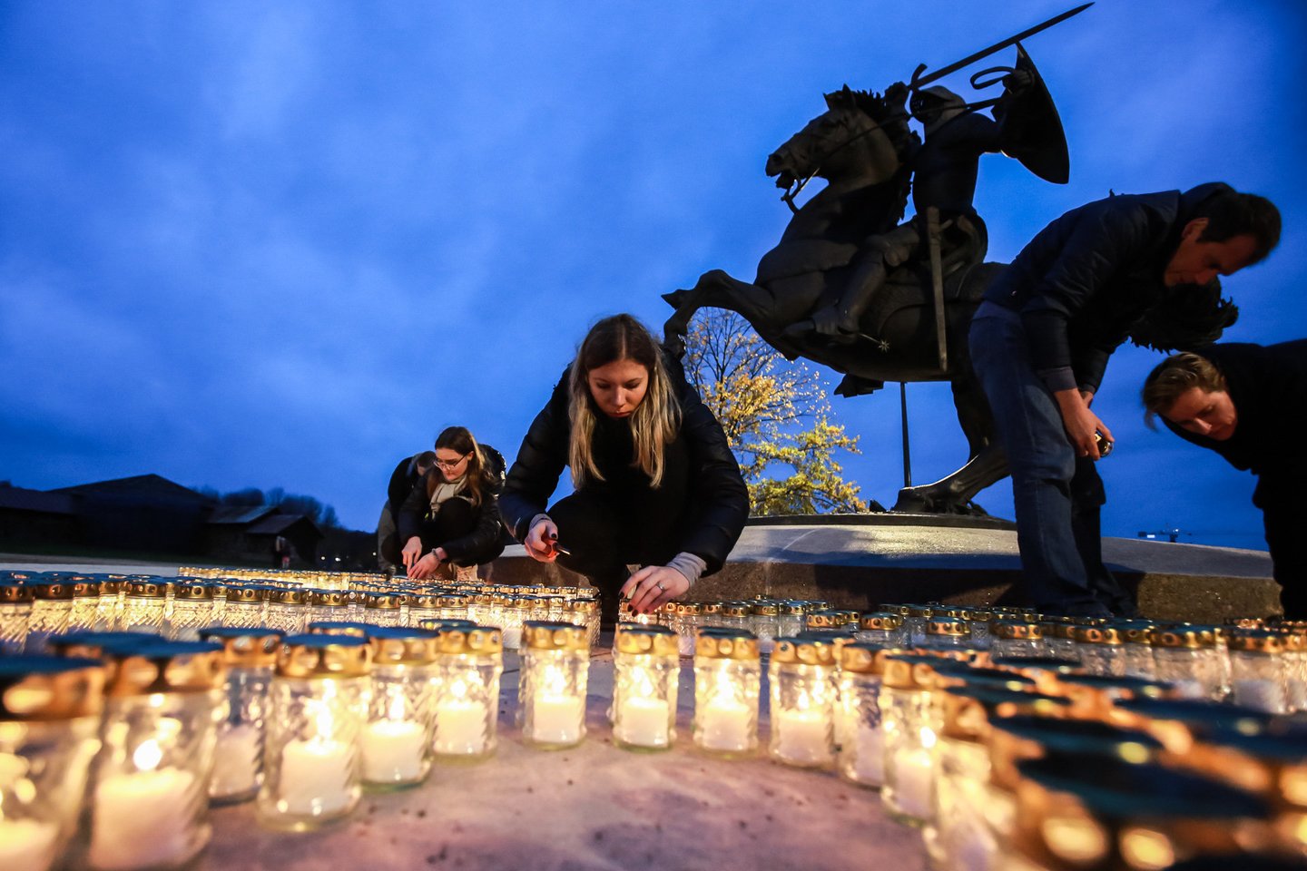Seimas balsuos, ar įteisinti dar vieną nedarbo dieną – lapkričio 2-ąją, Mirusiųjų atminimo (Vėlinių) dieną.