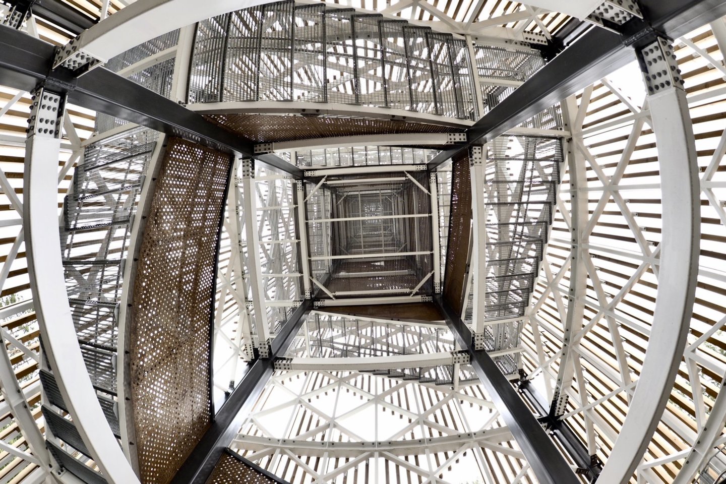 Nemuno kilpų apžvalgos bokštas Birštone.<br> V. Ščiavinsko nuotr.