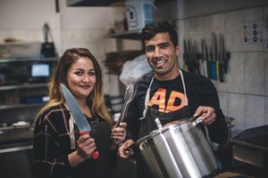 Kauno bare vieną dieną šeimininkaus pabėgėliai iš Afganistano