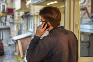 Įsisiautėjo „Sodros“ vardu prisidengiantys sukčiai – skambina ir ateina į namus