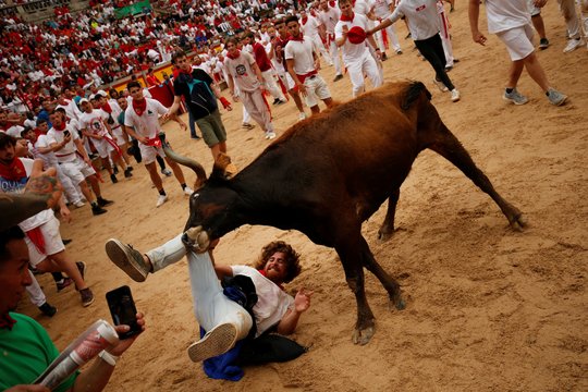 Pamplonoje per bėgimą su buliais subadytas dar vienas žmogus