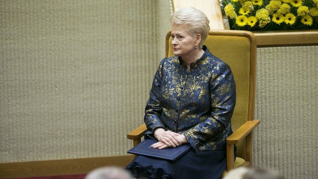D. Grybauskaitė kreipėsi į G. Nausėdą: „Atsakomybės našta lydės kiekvieną minutę, atostogų nebus“