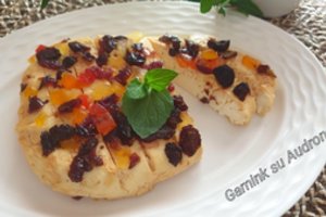 Paprastas, bet labai skanus desertas – su medumi ir džiovintais vaisiais keptas varškės sūris 