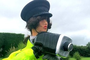 Kelių chuliganų neapsikentusi moteris rado netikėtą išeitį – suveikė geriau, nei tikėjosi