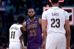 Perleisti nepavyko: L. Jamesas ir kitą sezoną vilkės 23 numeriu pažymėtus „Lakers“ marškinėlius