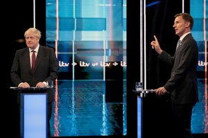 Pretendentai į britų premjero postą mano, kad ES atsisakys sąlygos dėl Airijos sienos