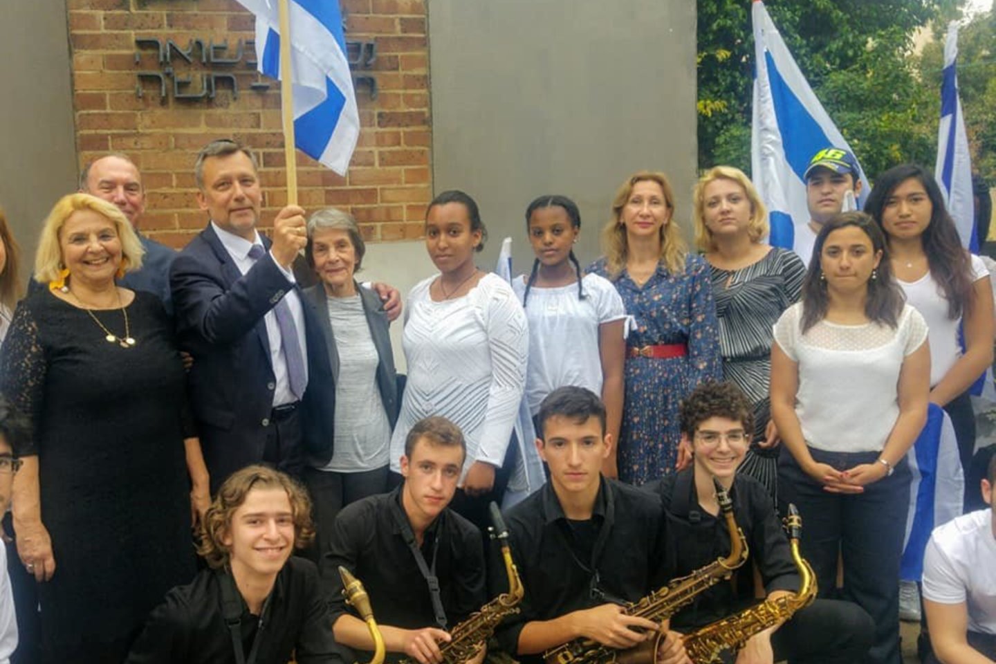  D. L. Kretchmer,  Lietuvos ambasadorius Izraelyje Edminas Bagdonas ir Kyriat Ono miesto konservatorijos jaunimo orkestras.<br> Dusia Lan Kretchmer asmeninio archyvo nuotr.