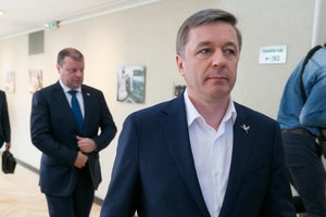 Po R. Karbauskio kirčio S. Skverneliui užsimena apie naują mūšį – gali prasidėti antradienį