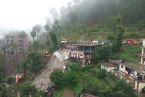 Musoninių liūčių siaubiamoje Indijoje sugriuvęs namas palaidojo 12 žmonių