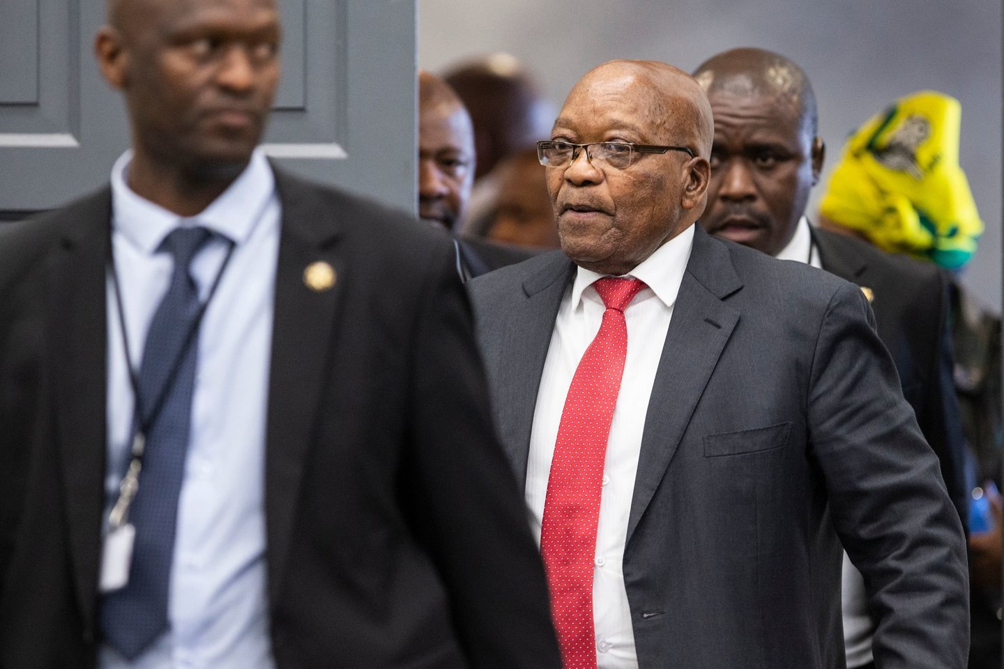  Komisija tiria daugybę įtarimų, įskaitant kaltinimus, kad turtingos indų verslininkų Guptų šeimos nariai veikė J.Zumos sprendimus dėl ministrų paskyrimo ir pelningų valstybinių kontaktų skirstymą.<br> AFP/Scanpix nuotr.