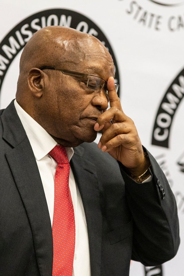  Komisija tiria daugybę įtarimų, įskaitant kaltinimus, kad turtingos indų verslininkų Guptų šeimos nariai veikė J.Zumos sprendimus dėl ministrų paskyrimo ir pelningų valstybinių kontaktų skirstymą.<br> AFP/Scanpix nuotr.
