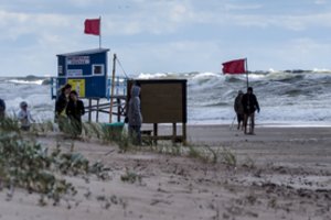 Palangos verslininkai jau dejuoja: atšalo orai – susitraukė kainos