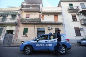Italijoje iš kraštutinių dešiniųjų šalininkų konfiskuota ginklų ir raketa