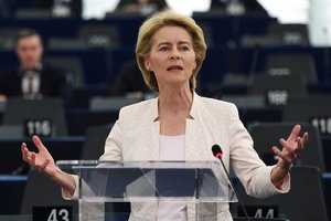 Kandidatė į EK pirmininko postą U. von der Leyen pasiruošusi atidėti „Brexit“ terminą
