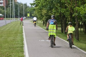 Pamokė, kaip išmokyti vaikus važiuoti dviračiu saugiai