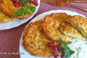 Cukinijų blyneliai su sūriu ir dešra: minkšti, purūs, gardūs, sotūs