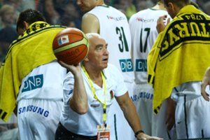 Garsusis krepšinio rinktinės talismanas Juozukas atskleidė, kodėl jam buvo lengva masažuoti Arvydą Sabonį