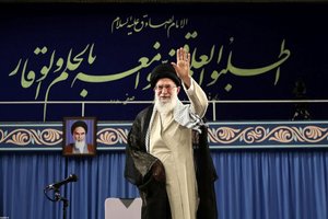 A. Khamenei: „Iranas ir toliau mažins savo branduolinius įsipareigojimus“