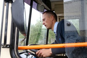 Šiuos žmones troleibuso vairuotojas vadina lunatikais: jų stilius – kaip Laukiniuose Vakaruose