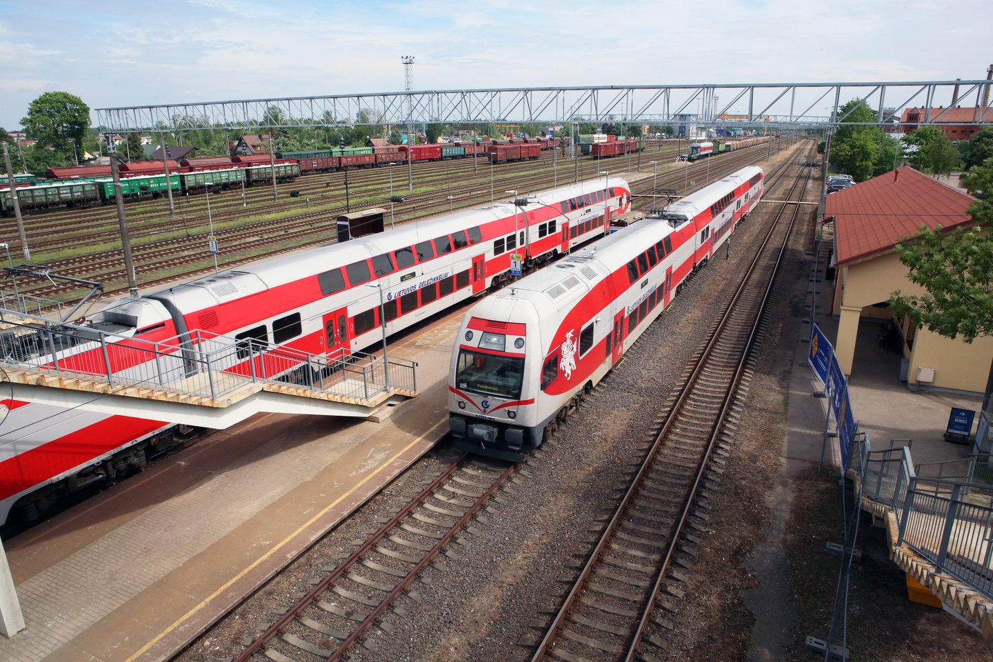 „Nėra valstybės transporto saugumo strategijos. Tai nėra vien tik verslas, nuo to priklauso mūsų gyvybiniai interesai. (...) Akivaizdu, kad turime pasiruošti labai aiškią sektoriaus plėtojimo strategiją, įvertinti nacionalinio saugumo aspektus“, – Seime žurnalistams teigė V. Bakas.