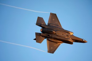 JAV patvirtino užblokavusi Turkijos dalyvavimą naikintuvų F-35 programoje