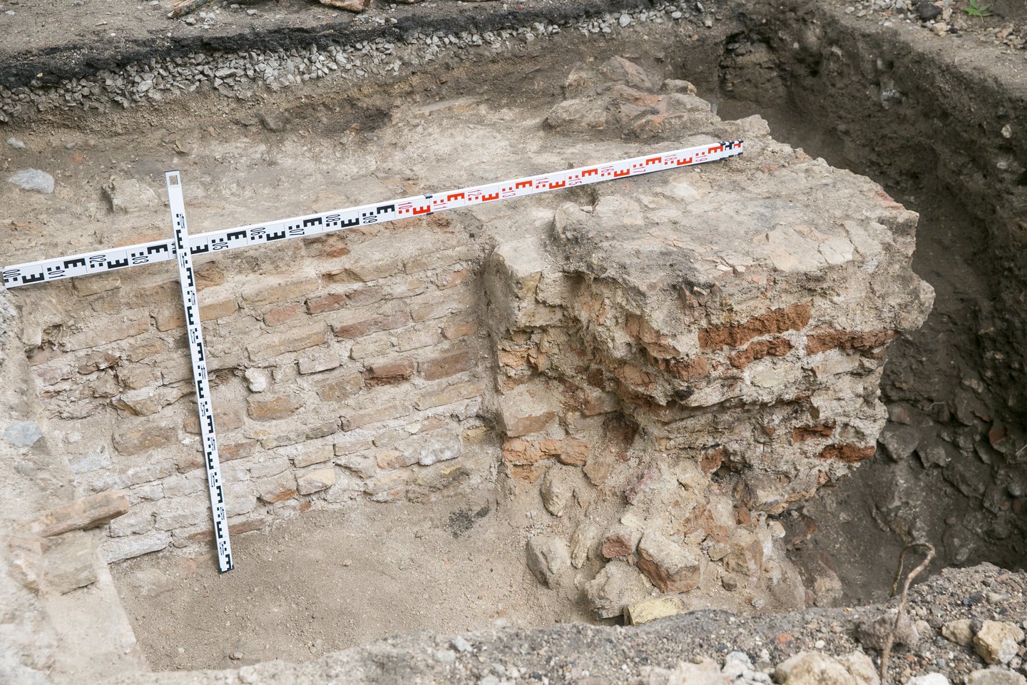  Archeologai visuomenei pristatė unikalius atradimus Vilniaus Didžiojoje sinagogoje.<br> T.Bauro nuotr.
