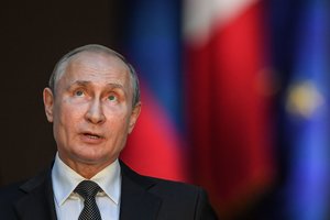 V. Putinas žada stengtis atkurti ryšius su Kijevu