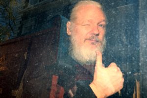 J. Assange'as nusprendė neskųsti Britanijos teismo sprendimo įkalinti jį 50 savaičių