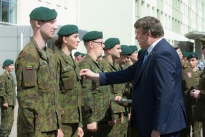 Aukštųjų mokyklų studentams suteiktas atsargos leitenanto laipsnis