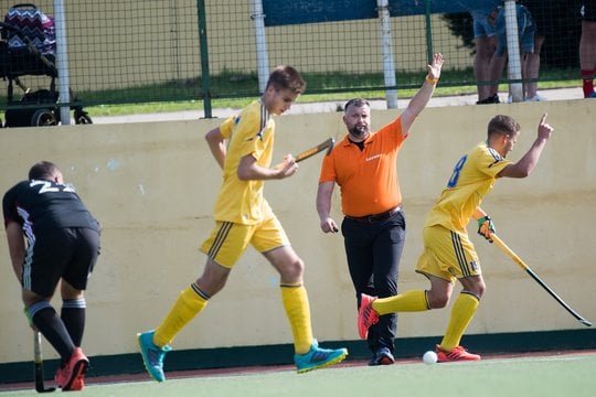  Europos čempionato žolės riedulio mačą Vilniuje žaidė Velso ir Ukrainos jaunieji sportininkai <br> A.Pliadžio nuotr.