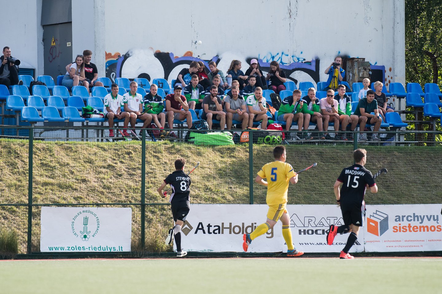 Europos čempionato žolės riedulio mačą Vilniuje žaidė Velso ir Ukrainos jaunieji sportininkai <br> A.Pliadžio nuotr.