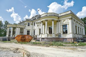 Trakų Vokės dvaro parko pokyčiai gyventojus džiugina – pyksta tik dėl iškirstų liepų