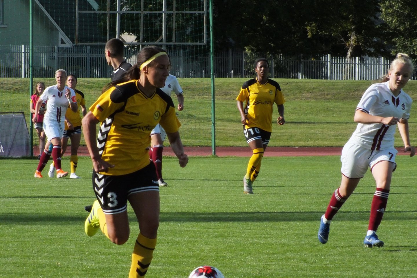  Penktadienį Šiaulių „Gintra-Universitetas“ pasiekė dar vieną pergalę tarptautiniame moterų futbolo klubų „Amber Cup 2019“ turnyre.<br> Fkgintra.lt nuotr.