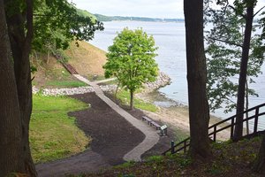 Kauno marių krante  visu grožiu atsivėrė Pakalniškių piliakalnis