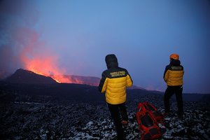 Išsiveržus Etnos ugnikalniui uždaryti du oro uostai